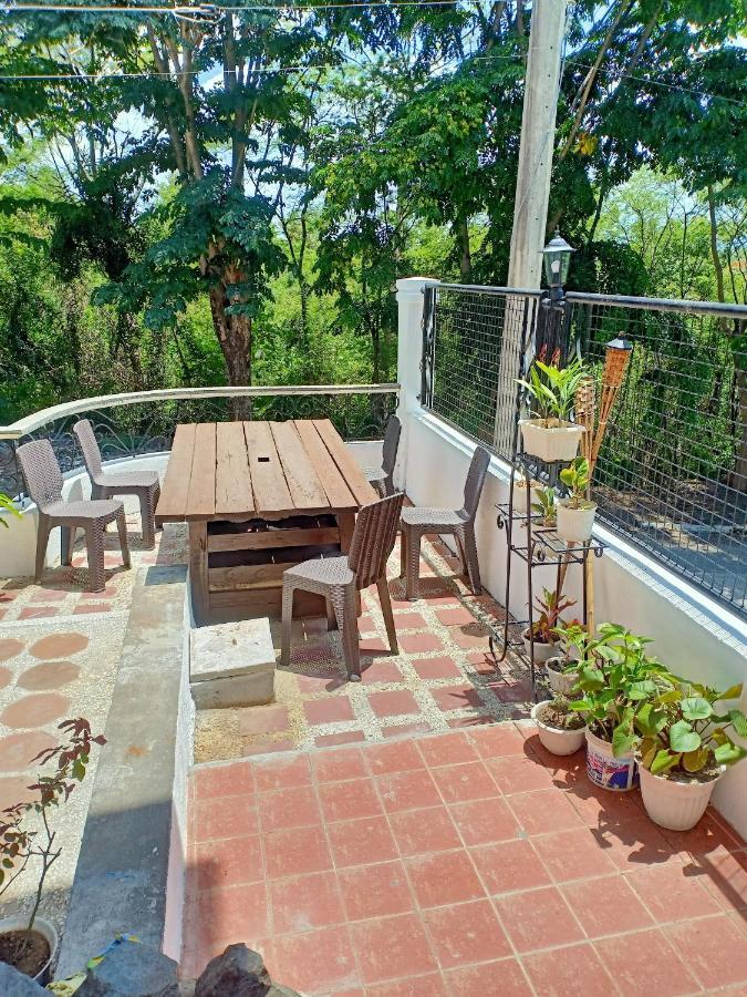 El Castillo Bed And Breakfast Angono Exterior foto