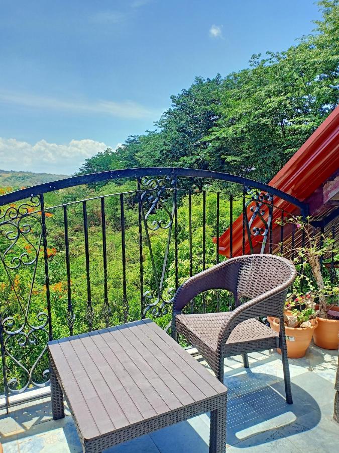 El Castillo Bed And Breakfast Angono Exterior foto