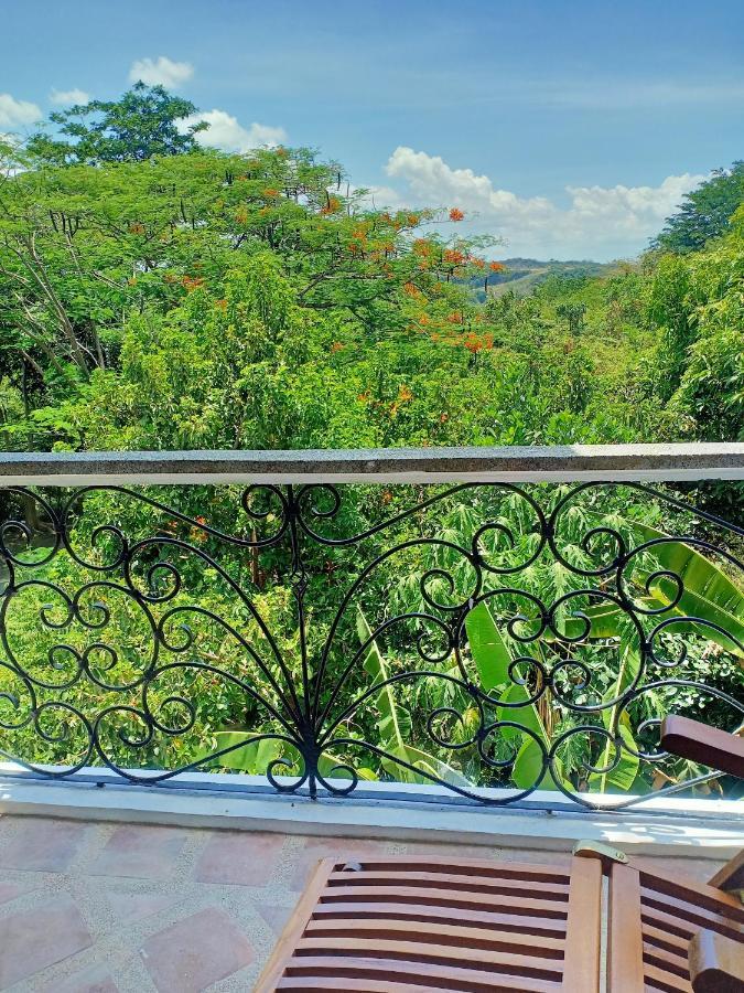 El Castillo Bed And Breakfast Angono Exterior foto