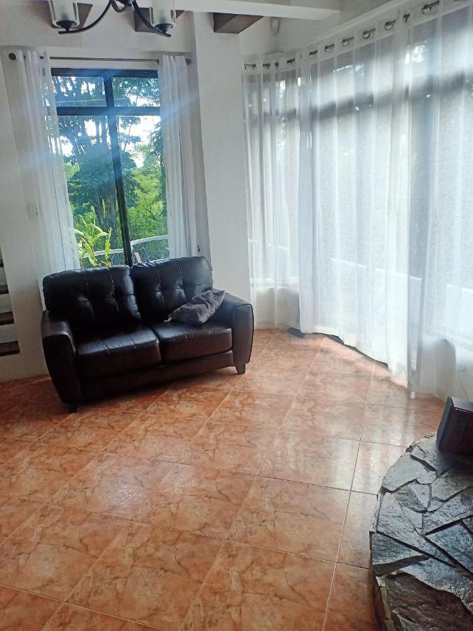 El Castillo Bed And Breakfast Angono Exterior foto