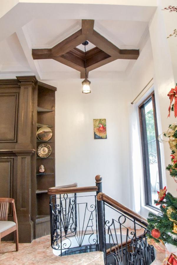 El Castillo Bed And Breakfast Angono Exterior foto