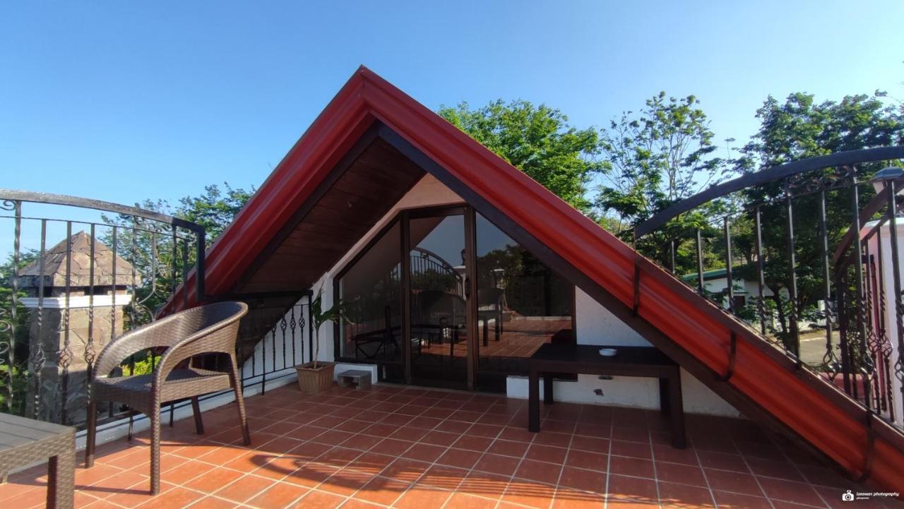 El Castillo Bed And Breakfast Angono Exterior foto