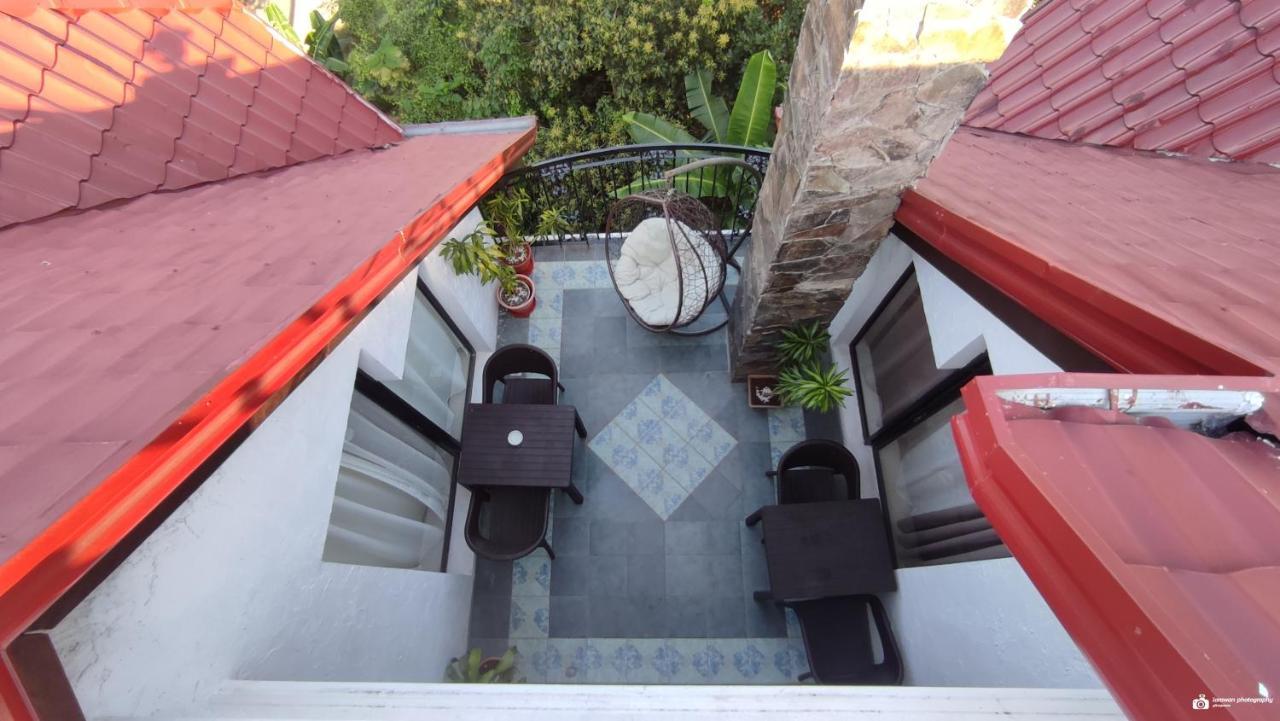 El Castillo Bed And Breakfast Angono Exterior foto