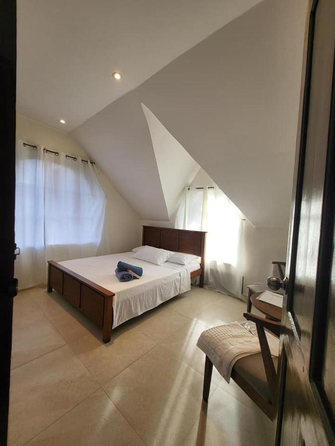 El Castillo Bed And Breakfast Angono Exterior foto
