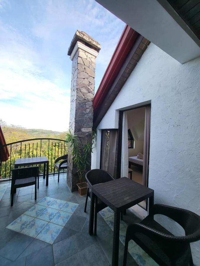 El Castillo Bed And Breakfast Angono Exterior foto