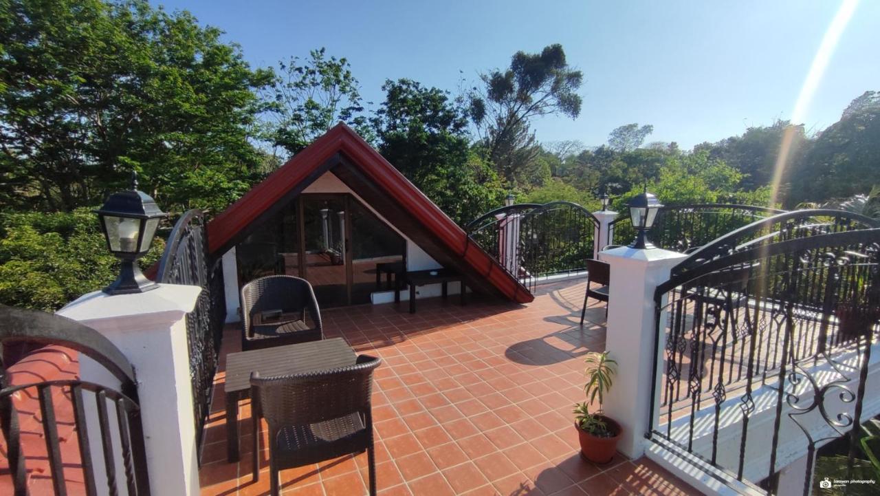 El Castillo Bed And Breakfast Angono Exterior foto